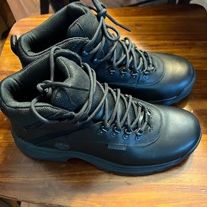Men's Timberland Black Boots Never Worn, son grew out before usage.